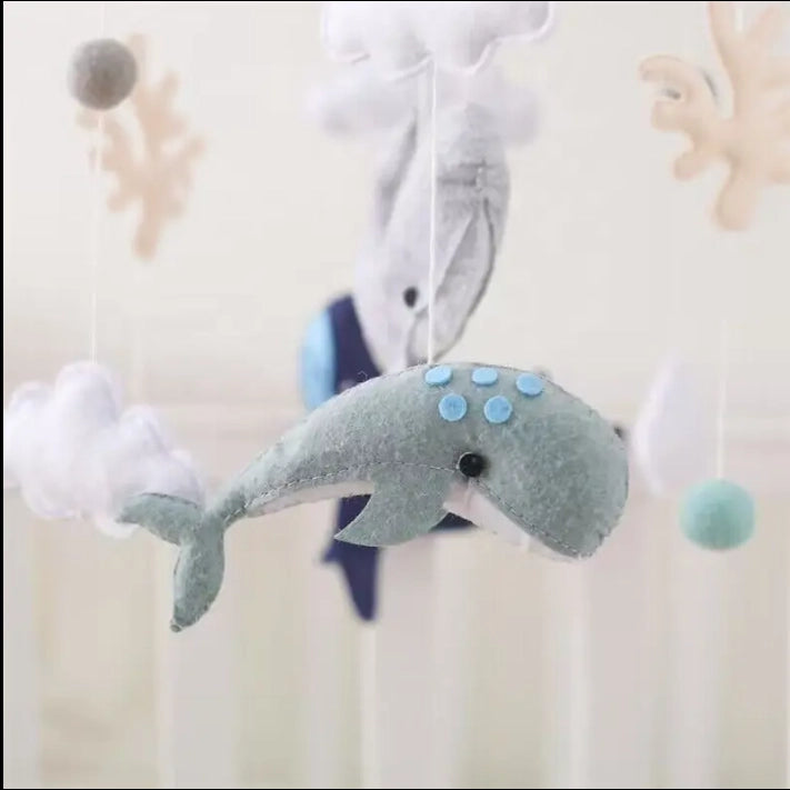 Handgefertigtes Baby-Mobile Ozean & Wale | Filz & Holz