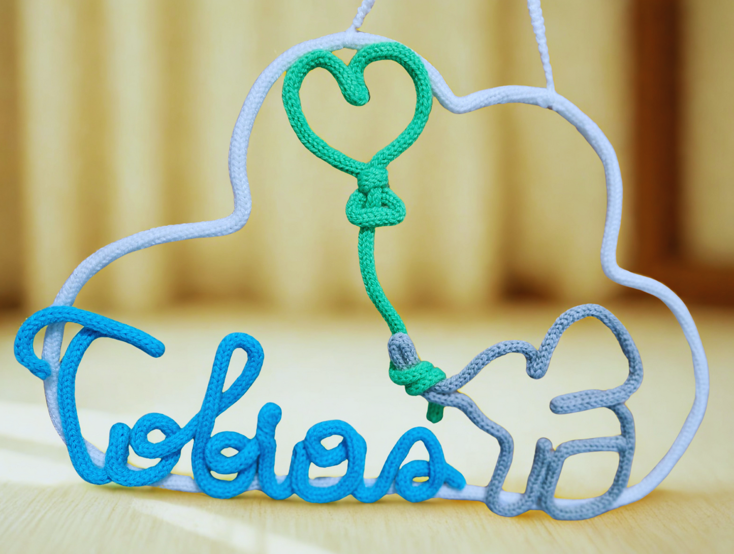 Wandanhänger „Elefantenliebe“ – personalisiert mit Wunschname