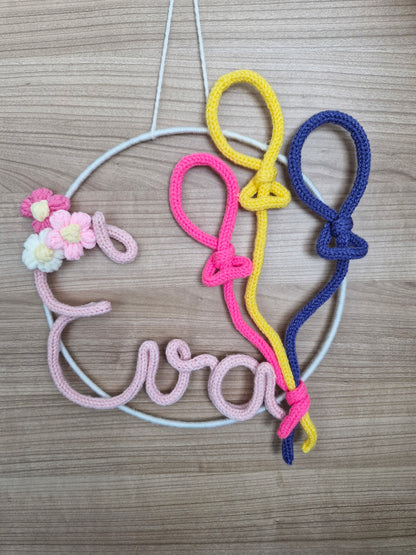 Wandanhänger „Luftballons&Blümchen“ – personalisiert mit Wunschname