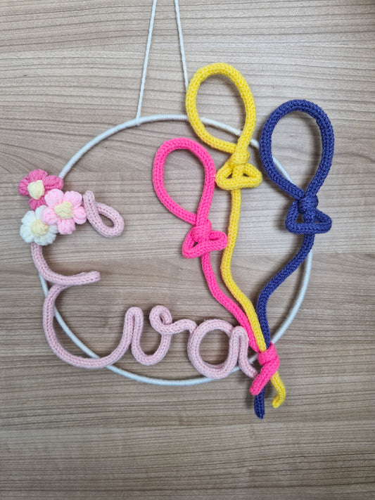 Wandanhänger „Luftballons&Blümchen“ – personalisiert mit Wunschname